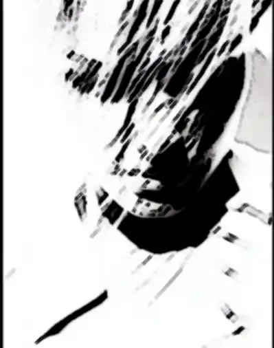 Portrait flou et contrasté d’une femme en noir et blanc, visage à demi dissimulé. Illustration de la nouvelle « Incommunicabilité » d’Hervé Gransart.
